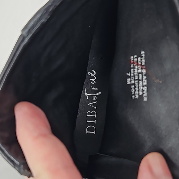 Diba True Leather Stud Cap Toe Zipper Stacked Heel Ankle Boots Size 7 - Picture 6 of 14